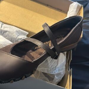 Sketchers size 8 Mary Jane slip on leather new